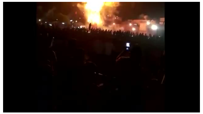 Жуткое видео из Индии: Во время фейерверка поезд раздавил 60 человек
