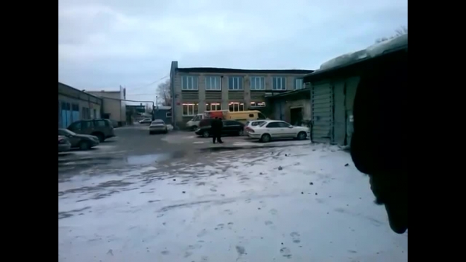 Видео: в Новосибирске снесло крышу здания