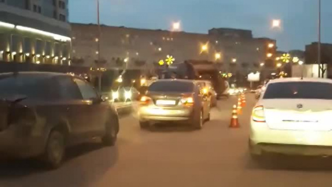 В Петербурге произошла авария с участием трех машин и мусоровоза