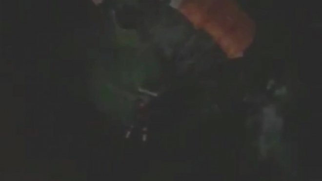 Два петербуржца с парашютами спрыгнули с 35-этажного жилого дома 