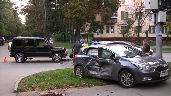 В Москве очередной Гелендваген попал в аварию 