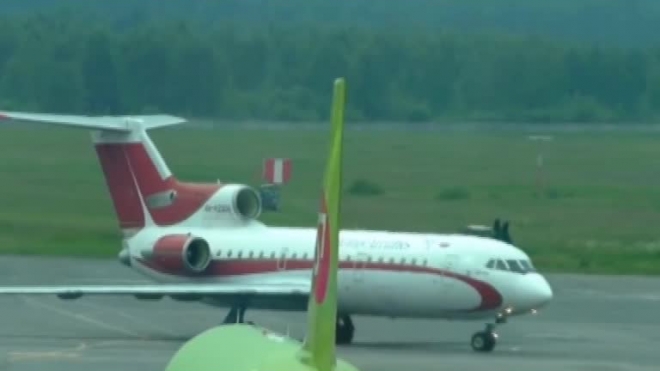 Во Внуково самолет, вылетающий в Петербург, экстренно остановили на взлетной полосе
