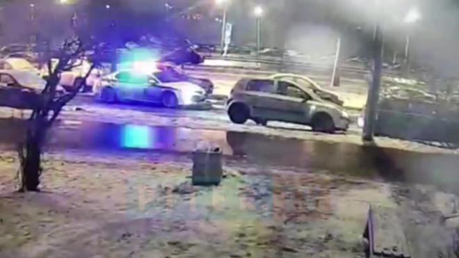 На видео попало ДТП, в котором лихач протаранил пять авто на Дунайском проспекте