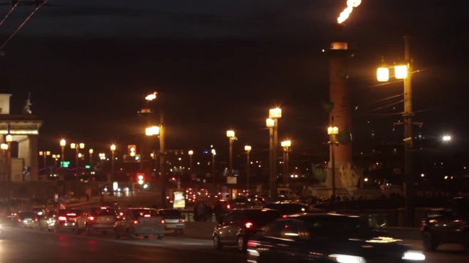 В честь победы "Зенита" в Петербурге зажгли Ростральные колонны