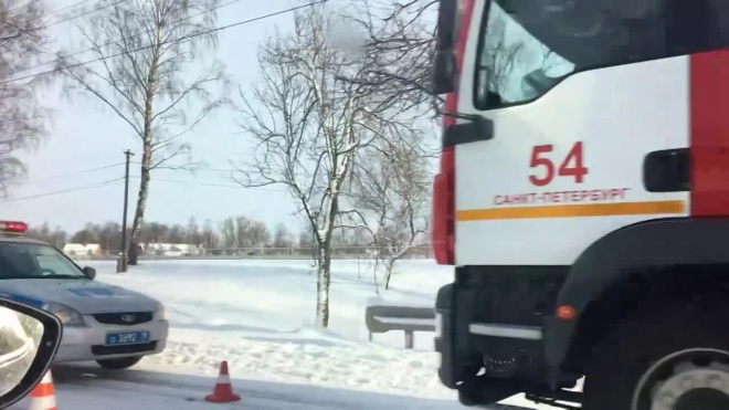 Видео: на Петербургском шоссе столкнулись две иномарки, водитель погиб 