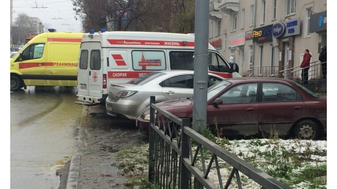 В Екатеринбурге грабитель ворвался в банк и застрелил посетителя 