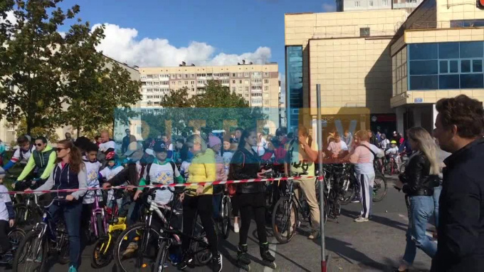 Видео: по Купчино массово проехались велосипедисты