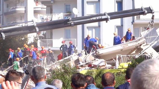 Турция заявила о 76 погибших в результате землетрясения в Измире