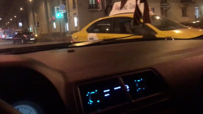 Видео: на Бабушкина столкнулись такси и легковой автомобиль