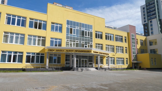 На улице Лидии Зверевой достроили самую большую школу в Петербурге 
