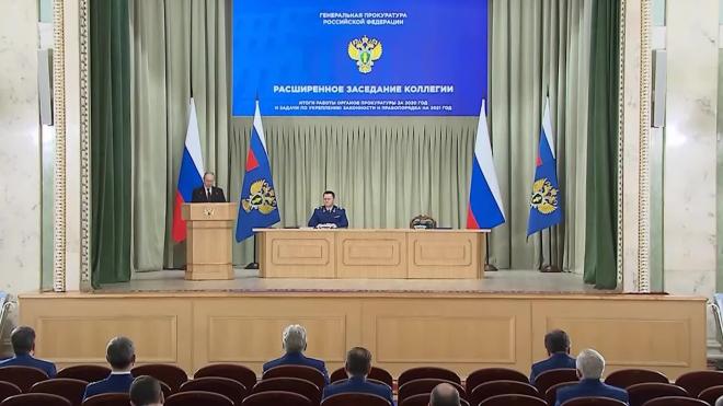 Путин заявил, что критической ситуации с задержкой зарплат в стране удалось не допустить 