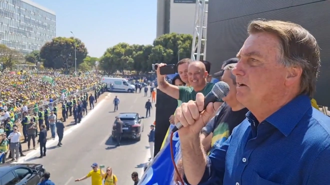 Президент Бразилии назвал арестованных сторонников политзаключенными