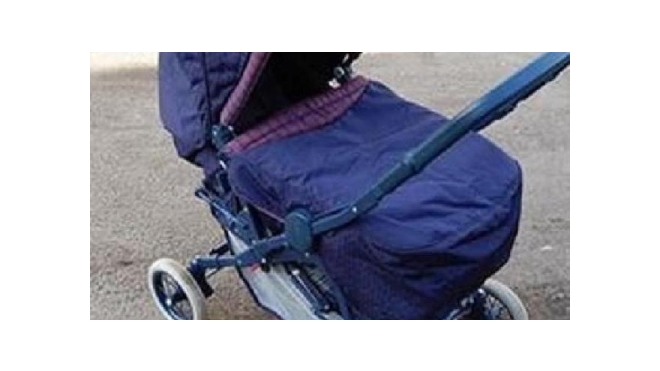 В Петербурге ВАЗ протаранил коляску с двухлетним ребенком на переходе
