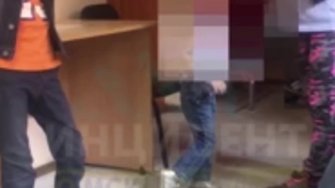 В Омске мать таскала по полу больницы ребенка с травмированной ногой