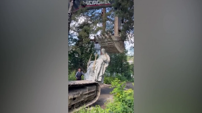 Подо Львовом хотят установить памятник чебуреку вместо снесенного монумента "Родина-мать"