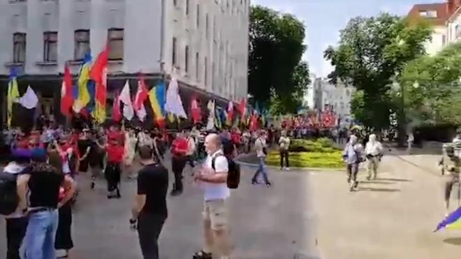 В Киеве проходит митинг с требование отставки Зеленского 