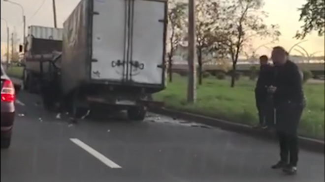 Водитель "Газели" погиб после столкновения с грузовиком на Кубинской улице 