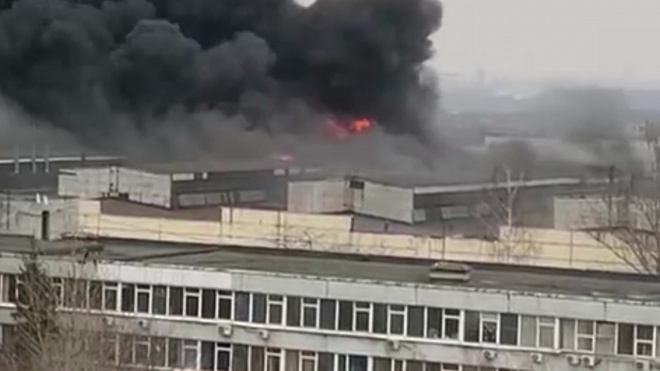 Видео: В Москве на Варшавском шоссе загорелись склады