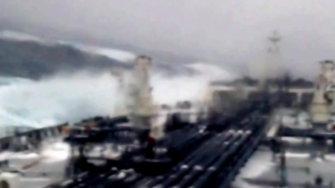 В Охотском море у берегов Камчатки затонул траулер "Дальний восток": погибли 52 человека, спасшиеся в шоке