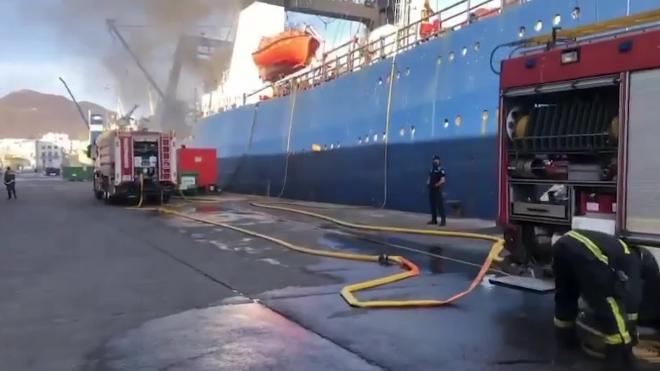 Трое моряков погибли при пожаре на российском траулере на Канарах