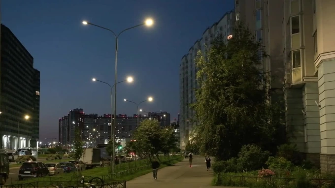 Проспект Героев в Петербурге осветили 240 фонарей