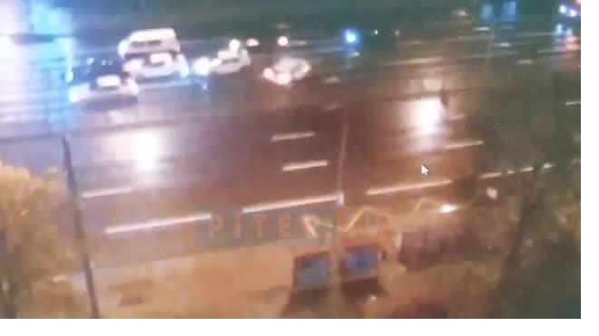 Утренняя авария на перекрестке Металлистов и Пискаревского попала на видео