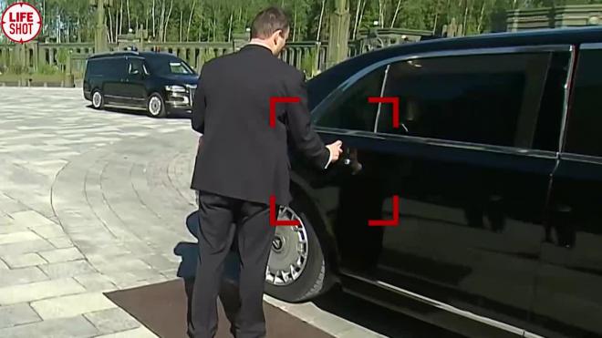 Санитарная обработка автомобиля Владимира Путина попала на видео