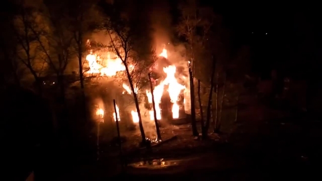 В Вологде ночью сгорел многоквартирный дом