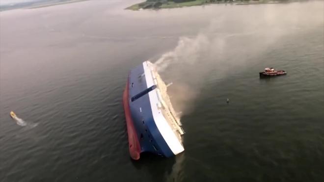 Затонувшее судно с Hyundai и Kia утопят в Атлантике 