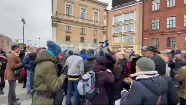 Во время акции у ТРЦ "Галерея" произошли задержания