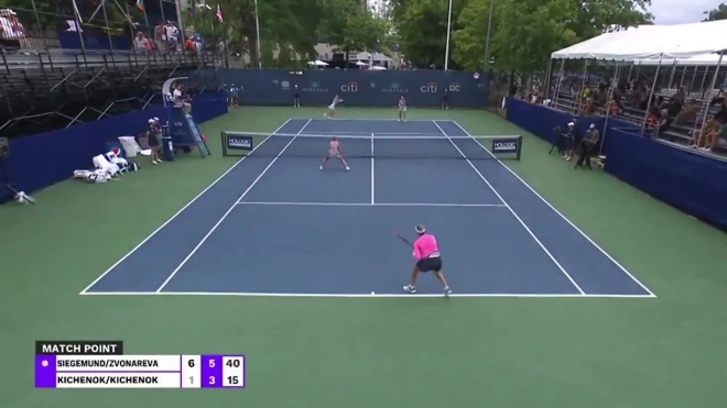 Российская теннисистка Звонарева вышла в финал парного турнира в Вашингтоне