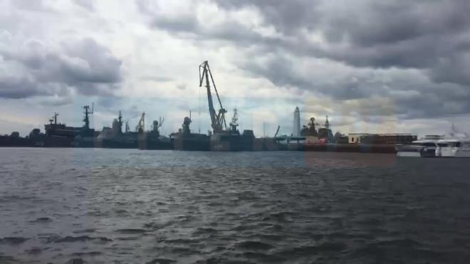 В Петербурге в параде в День ВМФ примут участие более 200 кораблей