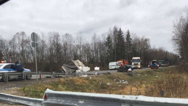 Фура смяла ВАЗ под Форносово: погибли двое мужчин