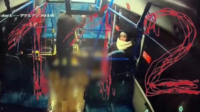 Мужчина умер в автобусе в Москве от потери крови