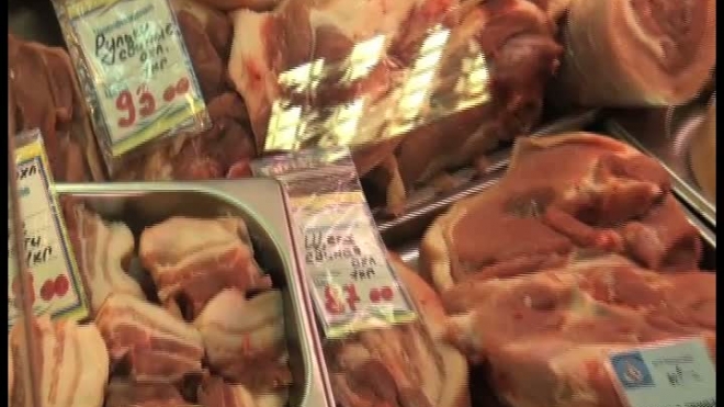 Магазины в Пушкине продолжают продавать свинину