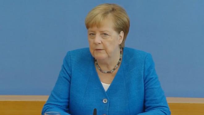 Меркель надеется, что Россия не задействует резерв правоохранителей в Белоруссии