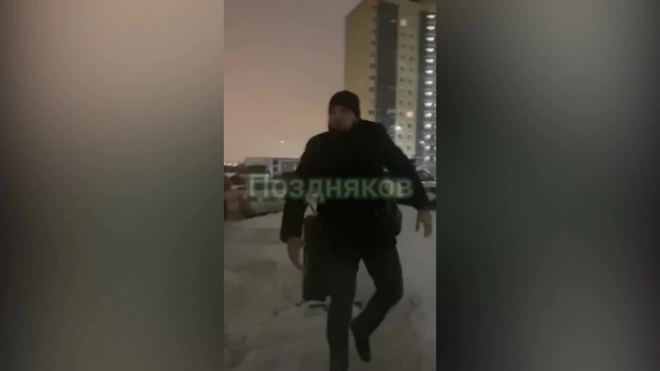 Полиция проверит агрессивного мужчину, напавшего на петербуржца с ребёнком