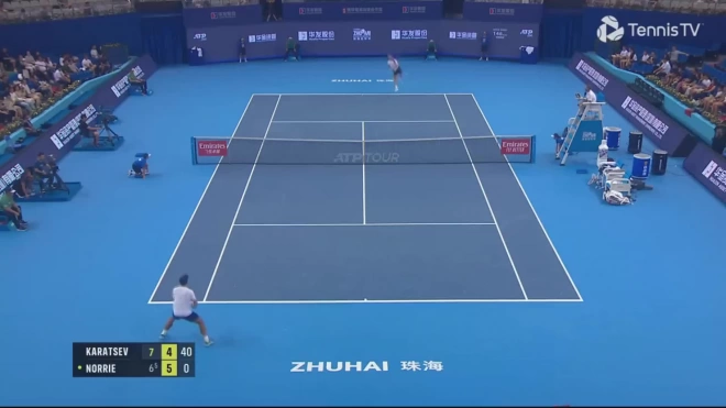 Карацев вышел в полуфинал турнира в Чжухае