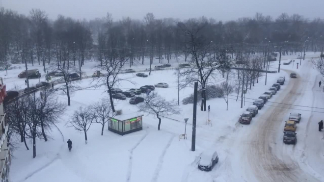 За сутки в Петербурге собрали 4 тысячи самосвалов со снегом