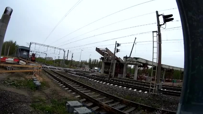 Видео: на Петрозаводском шоссе началась надвижка пролетного строения нового путепровода