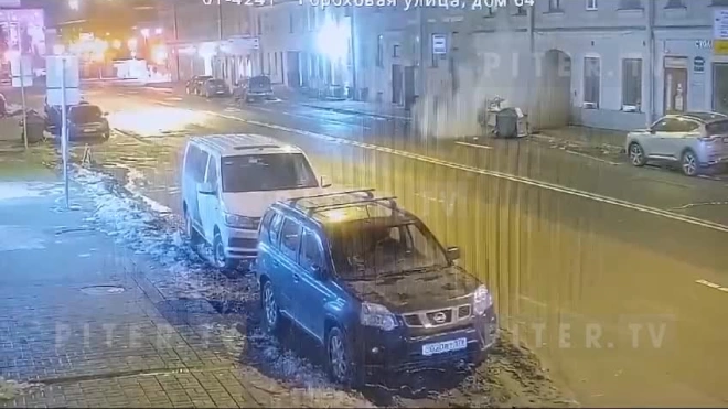 Момент обрушения здания на Гороховой попал на видео