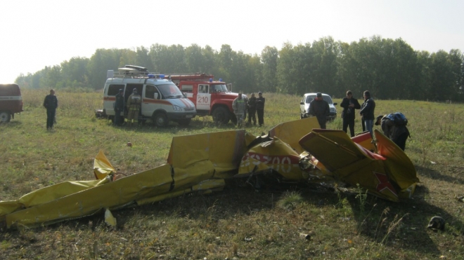 В челябинском аэропорту "Калачево" упал спортивный самолет, выполнявший фигуру высшего пилотажа, пилот погиб