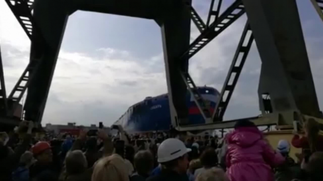 В Петербурге спустили на воду ледокол "Сибирь": фото и видео