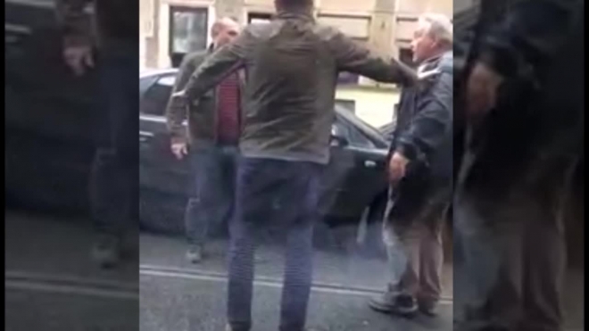 Видео: На Садовой автохам избил пожилого мужчину после аварии