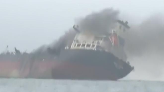 Боевые корабли РФ направлены на помощь терпящему бедствие танкеру