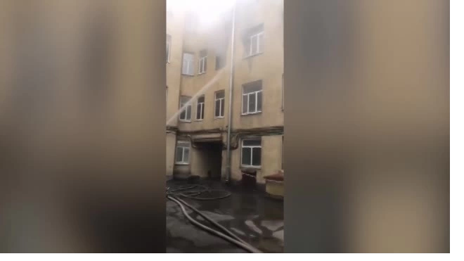 Из полыхающего дома на Фонтанке эвакуировали 15 петербуржцев