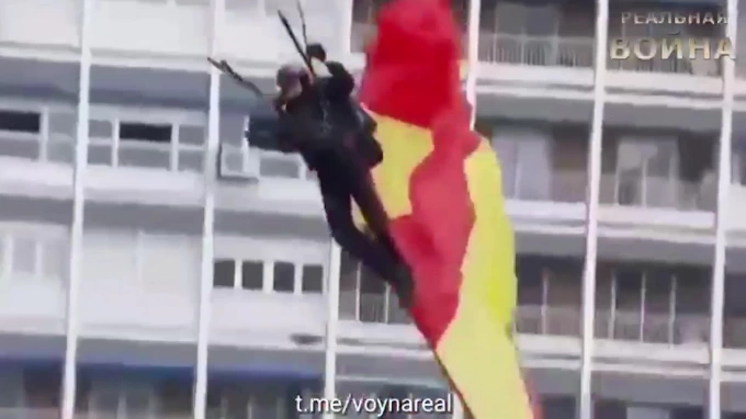 В Испании парашютист врезался в фонарный столб