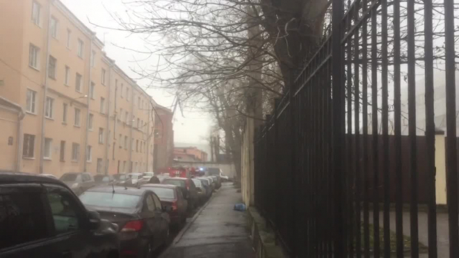 По улице Александра Блока горят склады