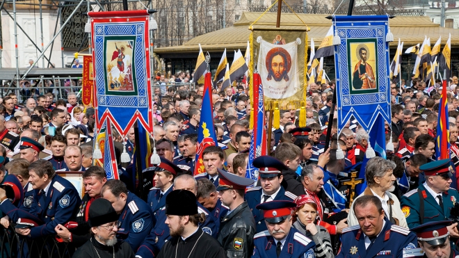 Казаки грозят Ксении Собчак за серебряную калошу патриарха