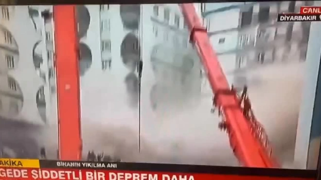 Землетрясение в Турции: число жертв, видео, спасатели